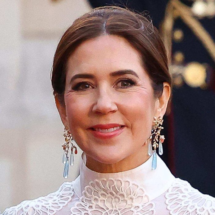 Queen-Mary-skip-tiara-040125-a92531c86e714366b49d482db96a54ed
